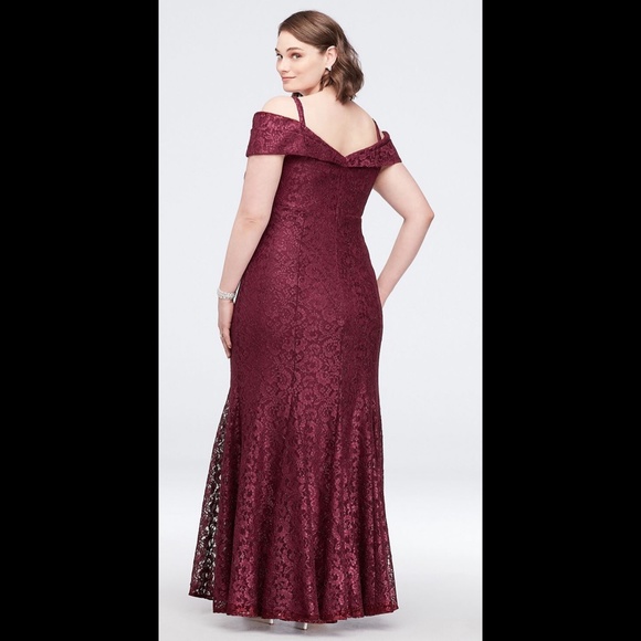 Cold-Shoulder Glitter Lace Mermaid Dress - Picture 3 of 14